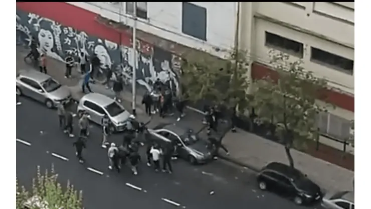 VIDEO: dos facciones de la barra de Independiente a los tiros en la calle