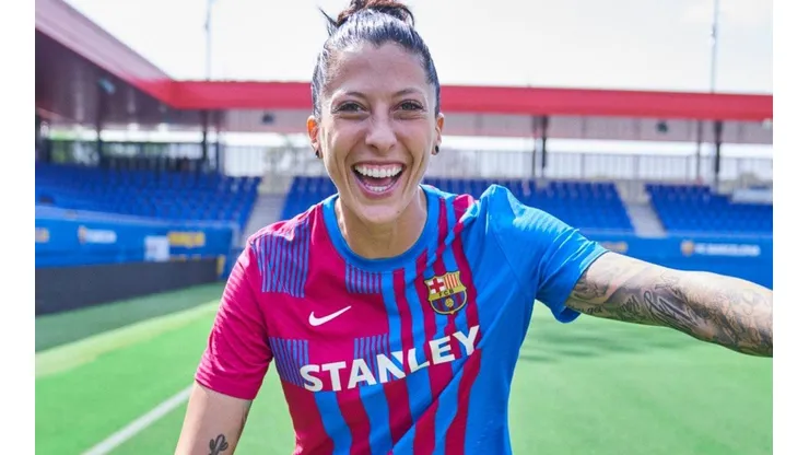 Barcelona, el primer club en vender la camiseta del femenino para hombres