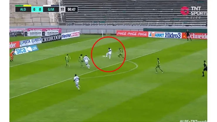 El Pulga y un golazo ante Aldosivi.