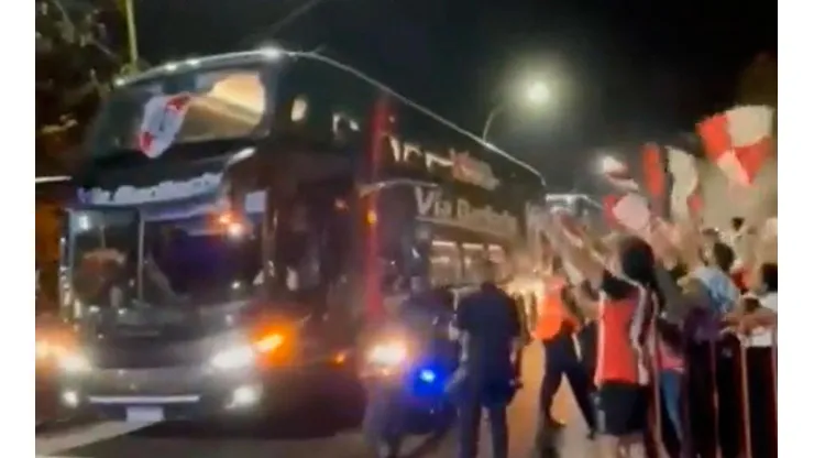VIDEO: así llegó River a Santiago del Estero