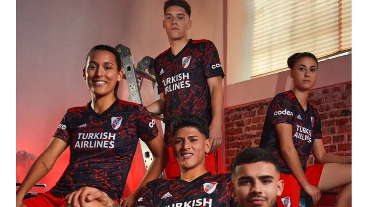 Presentación de la nueva camiseta de River Plate (Foto: Adidas)