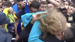 Riquelme alzó a una señora y se llevó una ovación de todos en Santiago del Estero