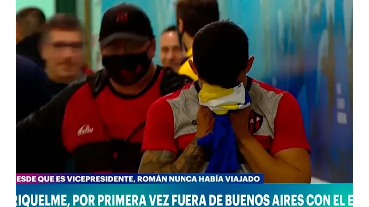 Juega en Patronato, conoció a Riquelme y se largó a llorar como un nene