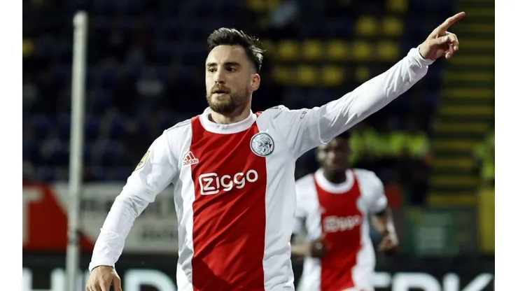 Nicolás Tagliafico festejando su gran tanto.