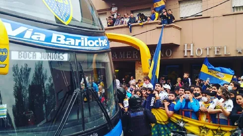 VIDEO: el impresionante recibimiento al plantel de Boca en Santiago del Estero