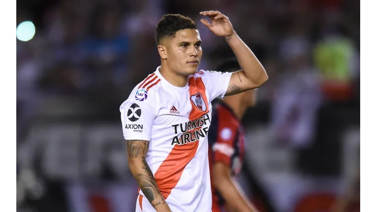 Juan Fernando Quintero con la camiseta de River.