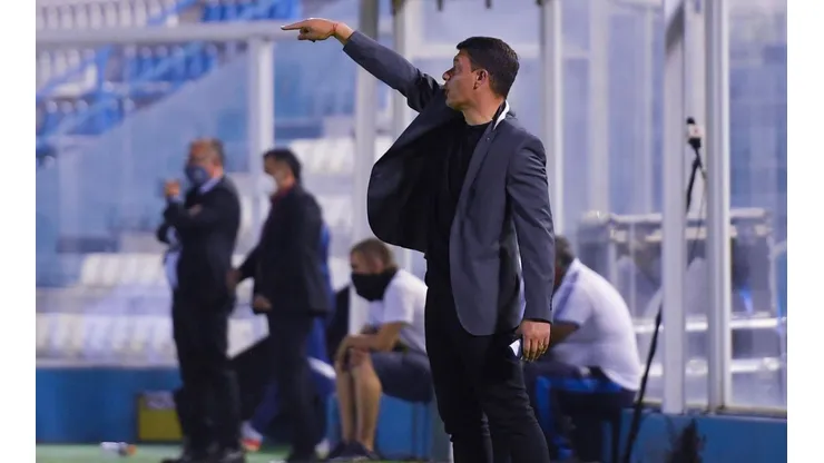 Sebastián Battaglia ultima detalles para el partido del miércoles.