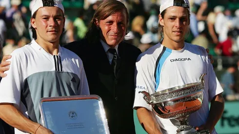 Gaudio y Coria, 1º y 2º en Roland Garros 2004, secundados por Vilas