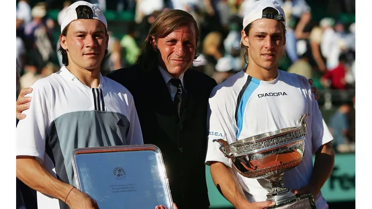 Gaudio y Coria, 1º y 2º en Roland Garros 2004, secundados por Vilas