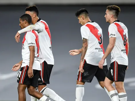 River sufrió ante Arsenal pero lo ganó con un gol en contra y es escolta