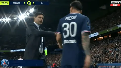 El momento del cambio de Lionel Messi.