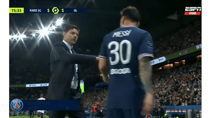 El momento del cambio de Lionel Messi.