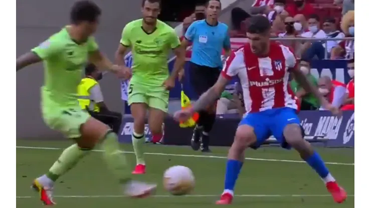 VIDEO: De Paul sacó a bailar al rival y le tiró un caño hermoso