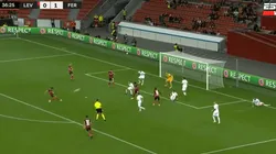 Más al ángulo imposible: Palacios marcó por primera vez en Europa con este golazo