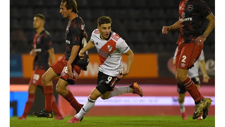 River, de la mano de Álvarez, araña la punta luego de la sólida victoria ante Newell's