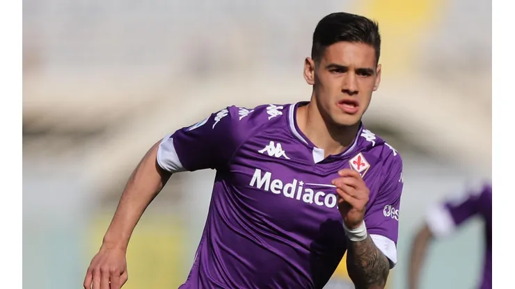 Martínez Quarta en un partido de Fiorentina.