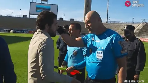 El cara a cara entre Fernando Gago y Néstor Pitana.