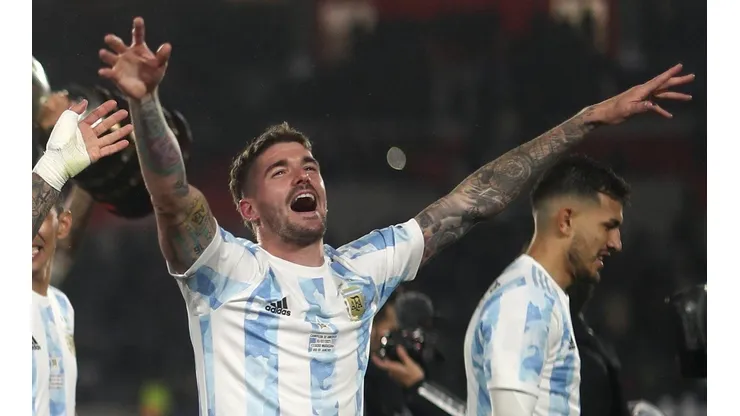 La queja de la esposa de un jugador de la Selección por un sticker de De Paul en su termo