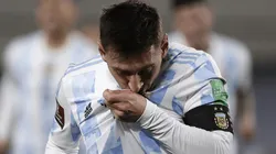 Gol de otro planeta de Messi, como él mismo: caño y al ángulo para abrir el partido