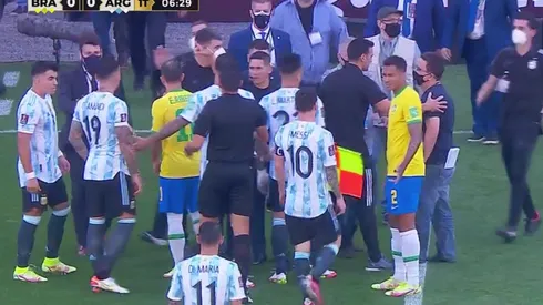 Insólito: autoridades sanitarias interrumpieron el duelo entre Argentina y Brasil a los 4 minutos