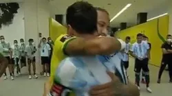El abrazo entre los dos genios.