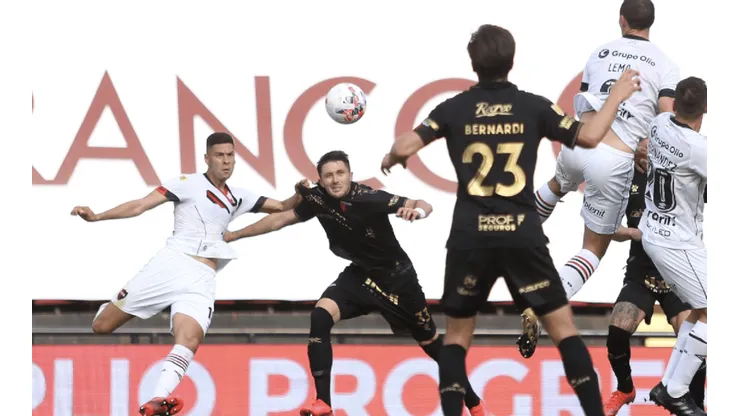 Tablas en Santa Fe: Colón y Newell's empataron 1 a 1 en un partido muy parejo