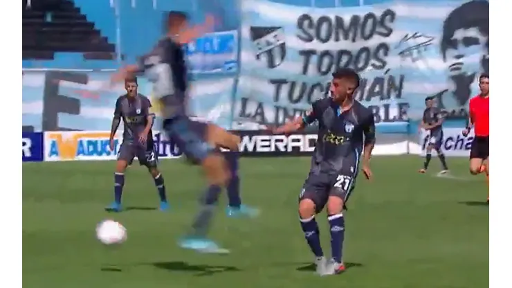 Santiago Vergini dejó muy dolorido a su compañero.