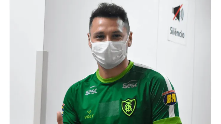 El insólito número de camiseta que eligió Mauro Zárate en su nuevo club
