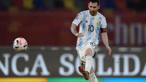 Video: la impresionante práctica de tiros libres de Messi en la Selección