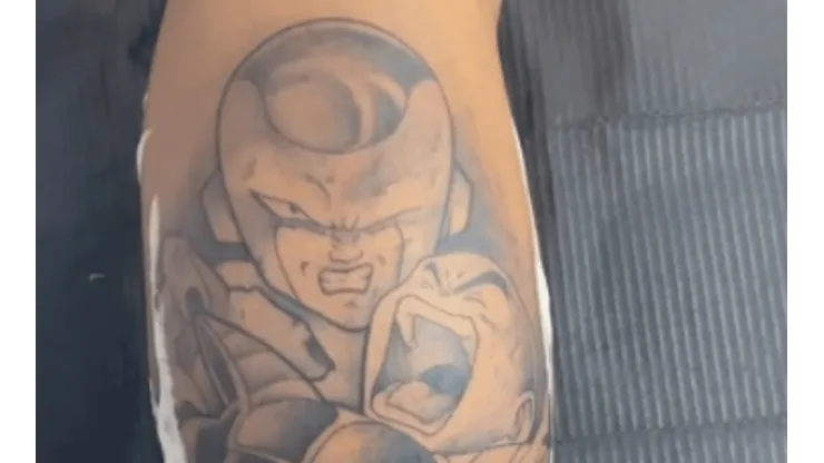 El impresionante tatuaje de Dragon Ball que se hizo un juvenil de Boca