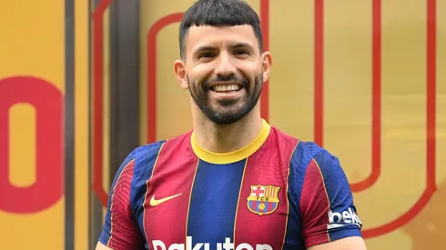 Meses después de su llegada, Agüero fue inscripto en Barcelona.