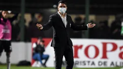 Gallardo tuvo que experimentar contra Sarmiento.