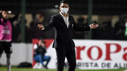 Gallardo tuvo que experimentar contra Sarmiento.