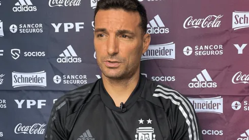 Lionel Scaloni en conferencia de prensa (Foto: @Argentina vía Twitter)