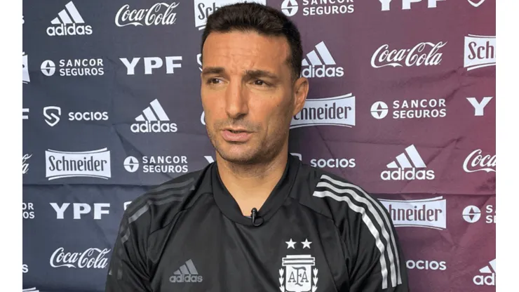 Lionel Scaloni en conferencia de prensa (Foto: @Argentina vía Twitter)