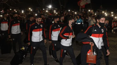 La multitudinaria llegada de River a Junín (Foto: River vía Twitter)