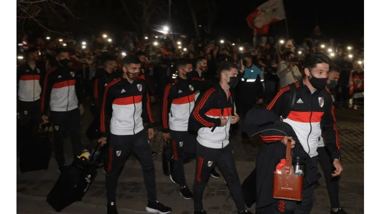 La multitudinaria llegada de River a Junín (Foto: River vía Twitter)