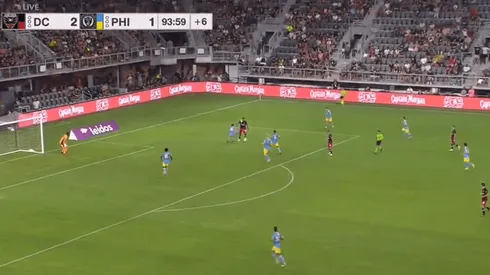 Wanchope pensó que estaba en offside, no levantaron la bandera y todo terminó en golazo