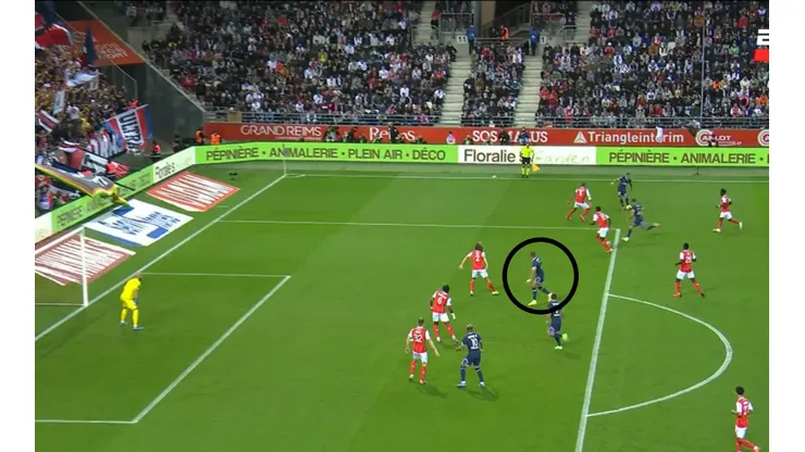 El primer gol de PSG en el partido.