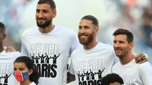 Lionel Messi en su presentación con sus nuevos compañeros del PSG (Foto: GettyImages)