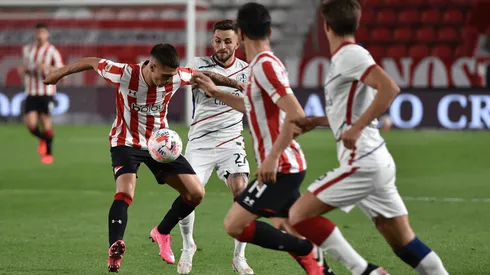 Estudiantes se sumó a la punta luego de ganarle a un San Lorenzo en crisis