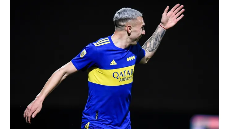 Briasco de festejo tras su primer gol en Boca.