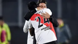 Gallardo y Enzo Pérez se abrazaron después del 2-0 (Foto: GettyImages)