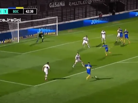 Era para cerrar el estadio: Sández le dio de derecha y reventó el travesaño