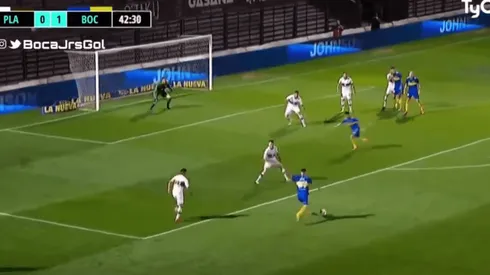 Era para cerrar el estadio: Sández le dio de derecha y reventó el travesaño