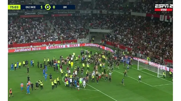 Locura total en medio del encuentro.