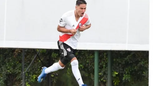 El delantero colombiano tiene 21 años de edad.