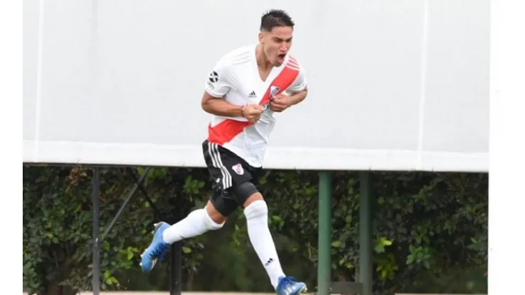 El delantero colombiano tiene 21 años de edad.