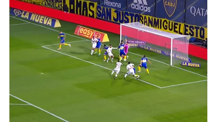 Se salvó Boca: no cobraron un gol por una falta polémica en el área xeneize