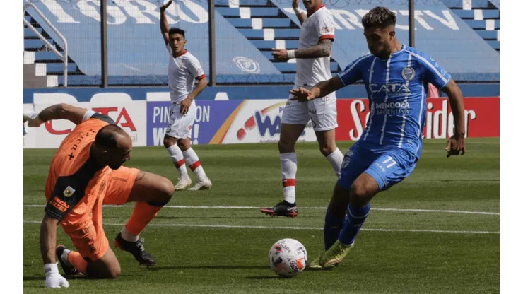 Godoy Cruz y Huracán se midieron en Mendoza.